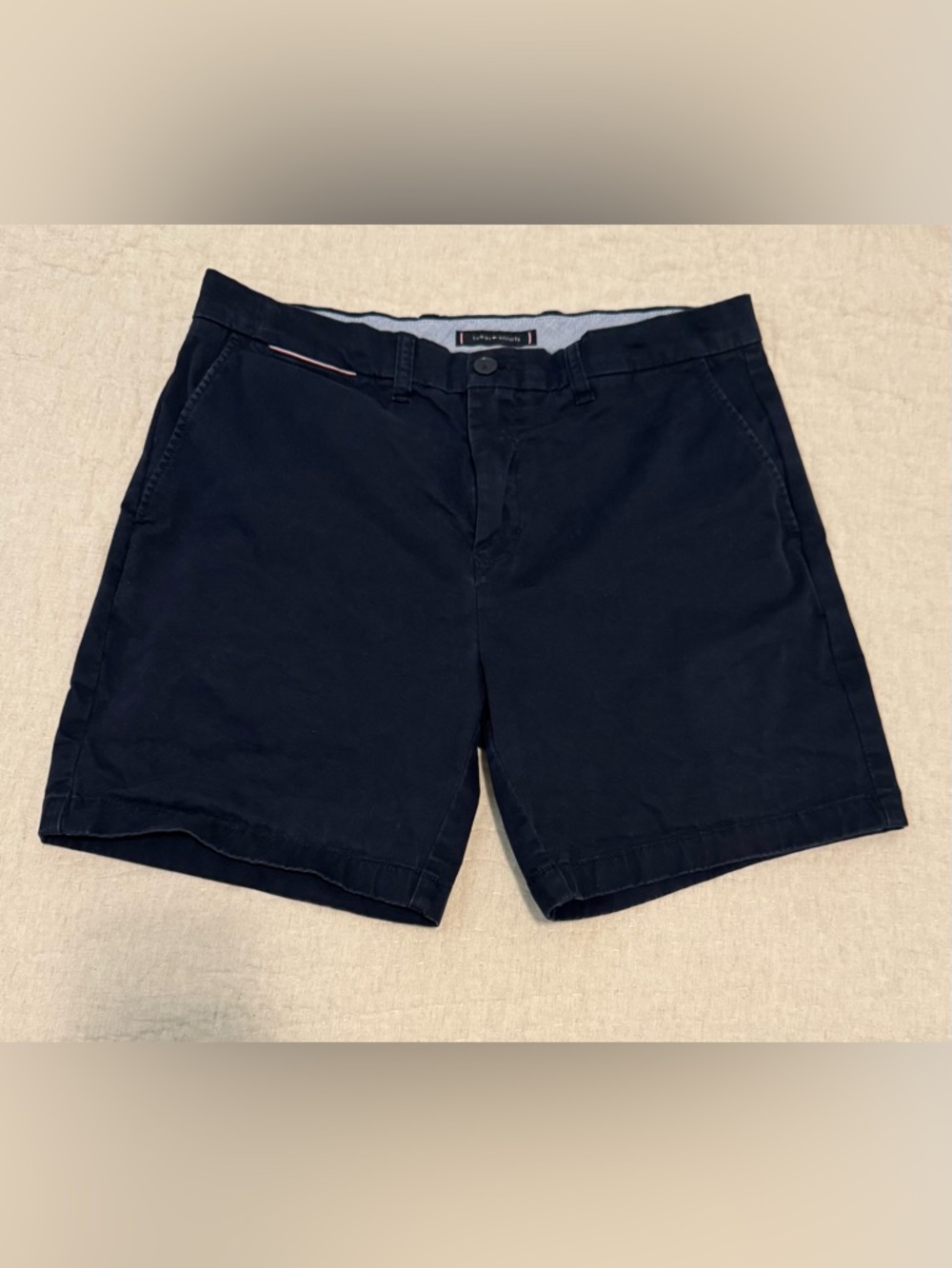 33 Waist Men’s Tommy Hilfiger Navy Flat Front Chino Shorts